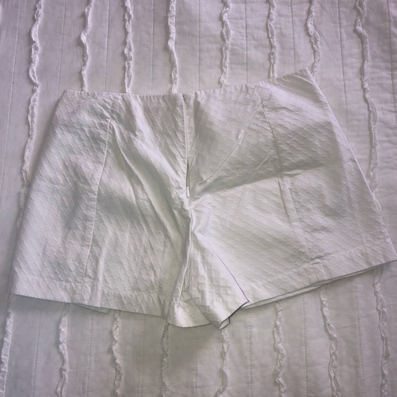 White Lily Pulitzer Skort - Picture 3 of 3